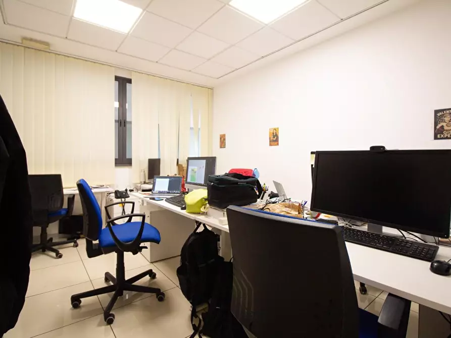 Immagine 8 di Ufficio in affitto  a Pisa