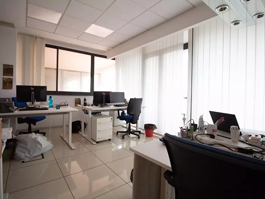 Immagine 9 di Ufficio in affitto  a Pisa