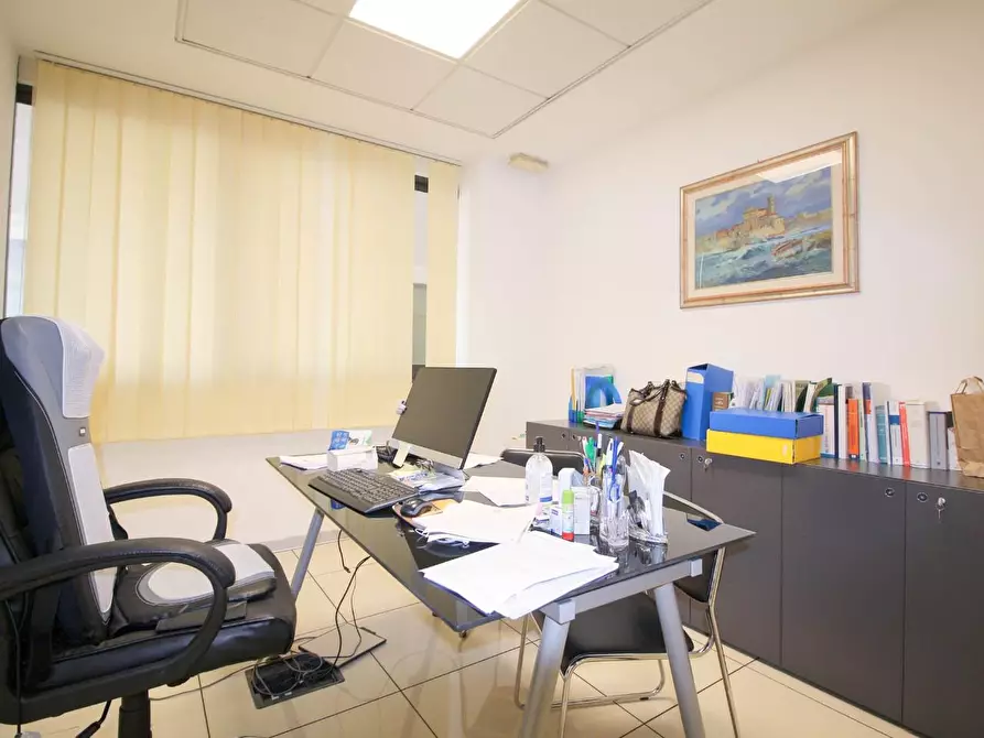 Immagine 10 di Ufficio in vendita  a Pisa