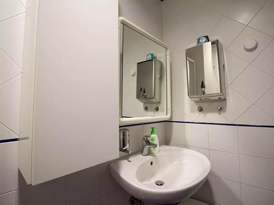 Immagine 4 di Ufficio in affitto  a Pisa