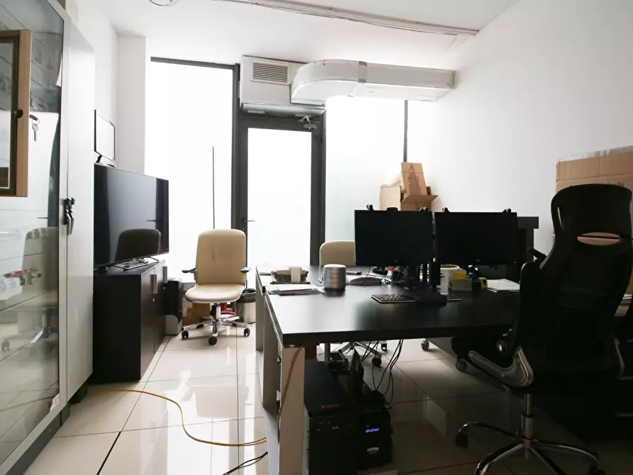 Immagine 11 di Ufficio in affitto  a Pisa