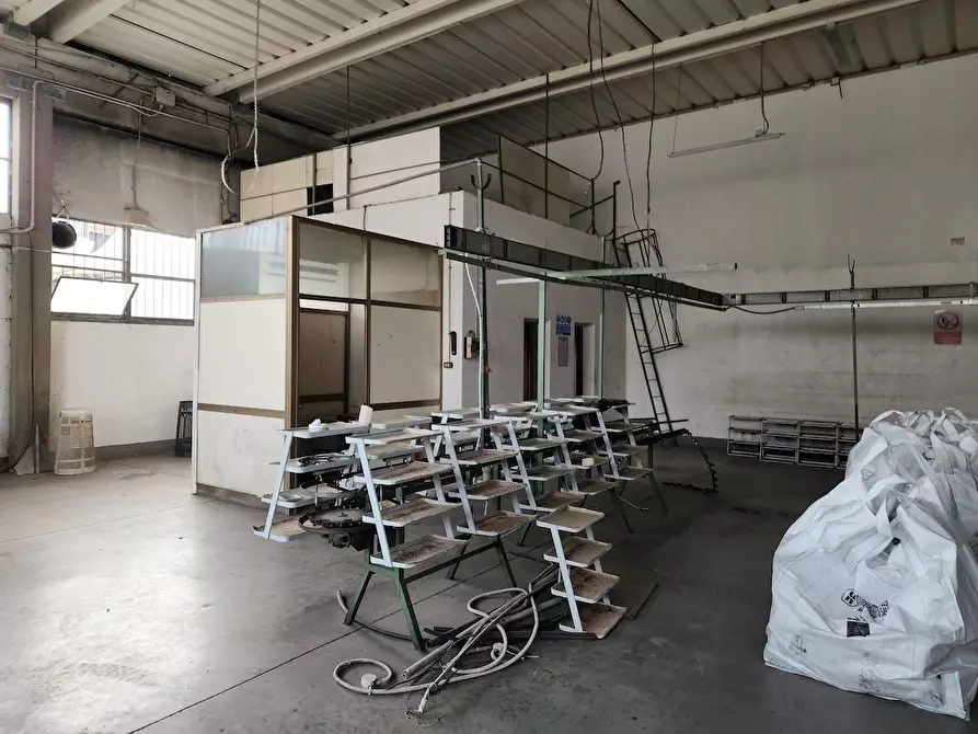 Immagine 1 di Attività artigianale in affitto  a Montopoli In Val D'arno