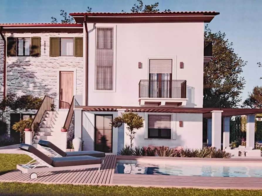 Immagine 1 di Casa bifamiliare in vendita  a Montignoso