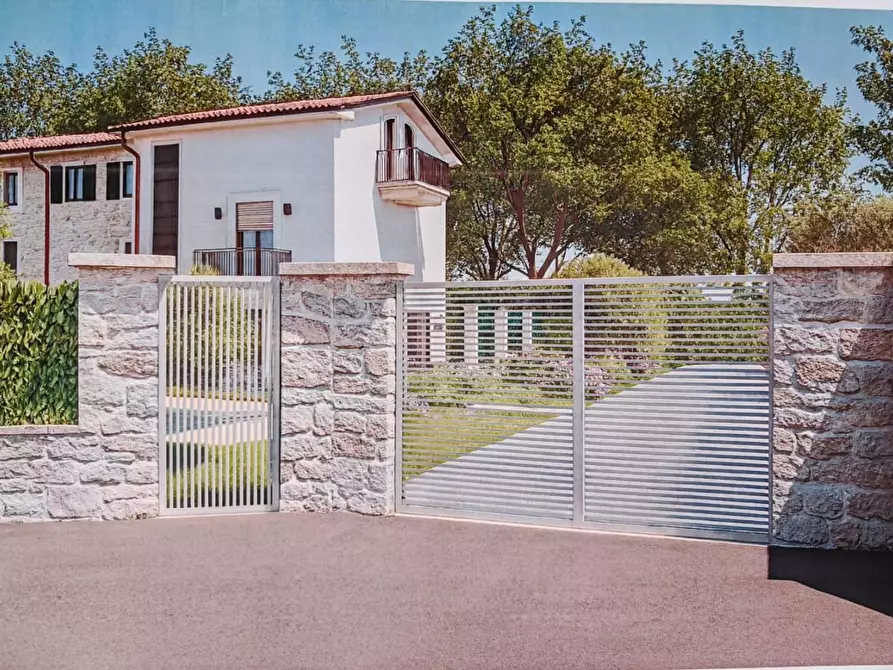 Immagine 2 di Casa bifamiliare in vendita  a Montignoso