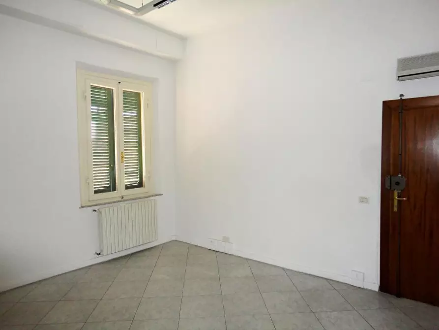Immagine 6 di Ufficio in affitto  a Pontedera