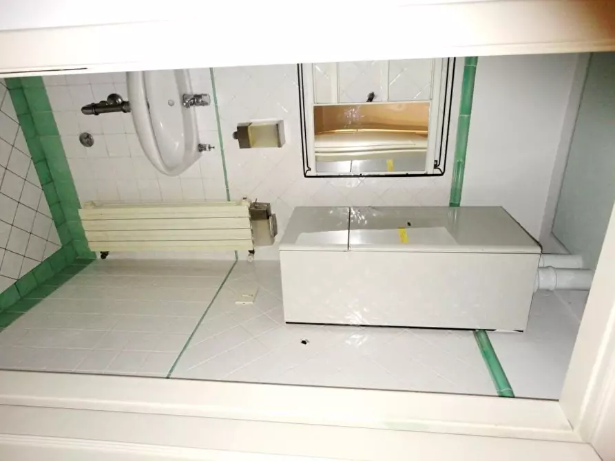 Immagine 14 di Ufficio in affitto  a Pontedera