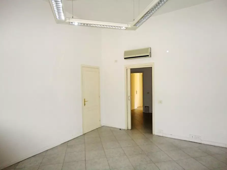 Immagine 10 di Ufficio in affitto  a Pontedera