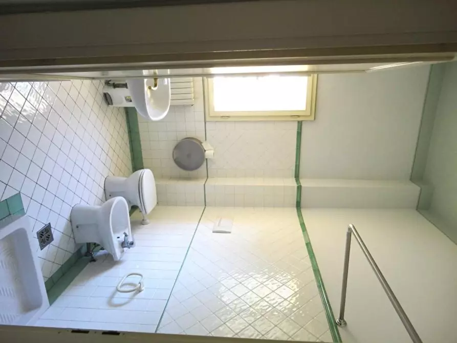 Immagine 13 di Ufficio in affitto  a Pontedera