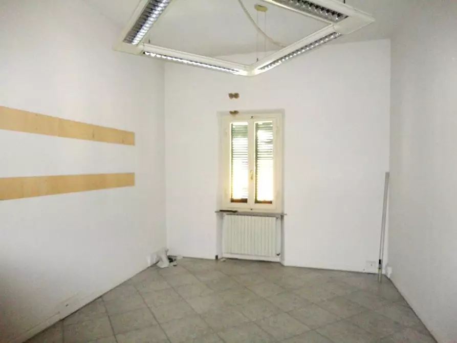 Immagine 5 di Ufficio in affitto  a Pontedera