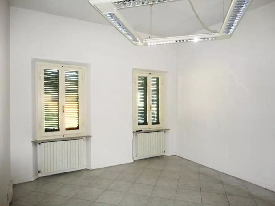 Immagine 9 di Ufficio in affitto  a Pontedera