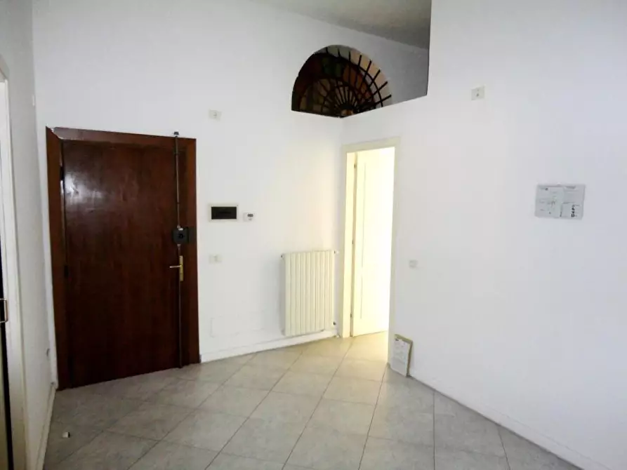 Immagine 4 di Ufficio in affitto  a Pontedera