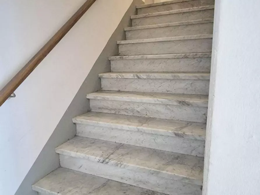 Immagine 65 di Appartamento in vendita  a Viareggio