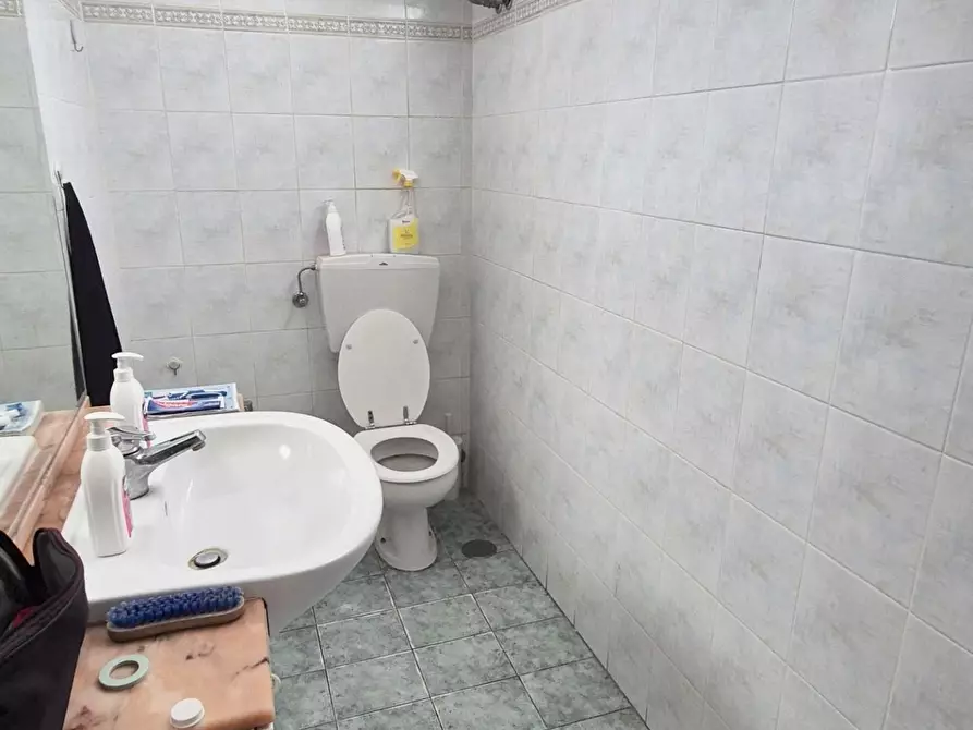 Immagine 13 di Appartamento in vendita  a Viareggio