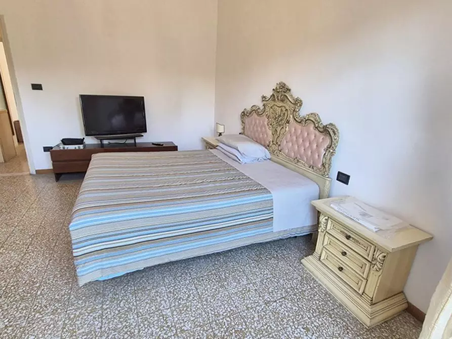 Immagine 52 di Appartamento in vendita  a Viareggio