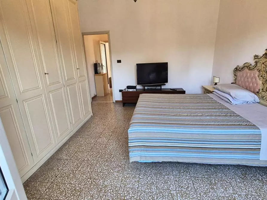 Immagine 53 di Appartamento in vendita  a Viareggio