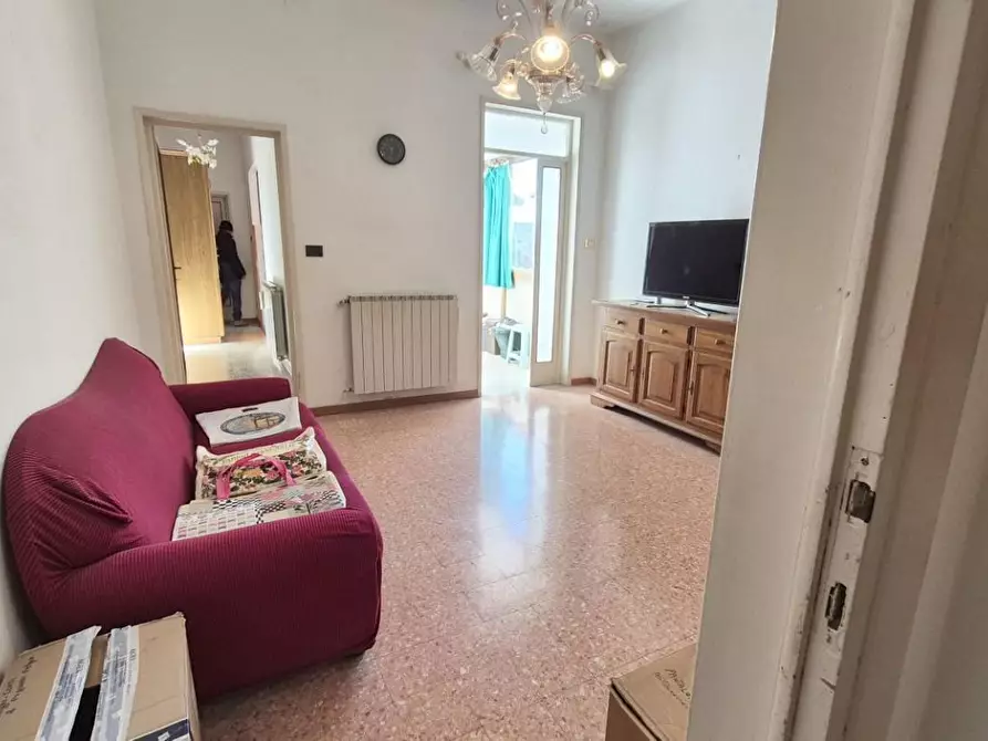 Immagine 60 di Appartamento in vendita  a Viareggio