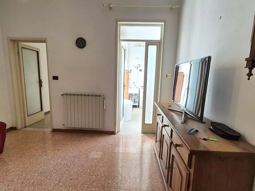 Immagine 3 di Appartamento in vendita  a Viareggio