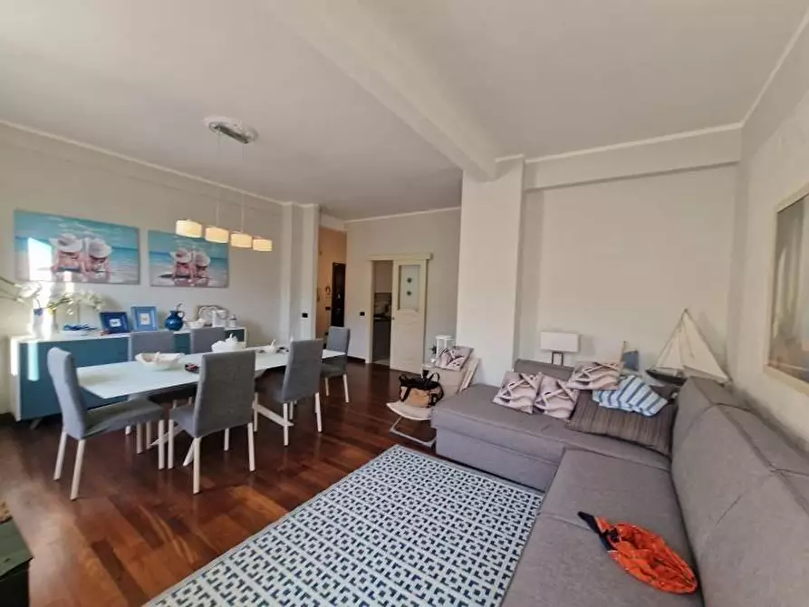 Immagine 9 di Appartamento in vendita  a Viareggio