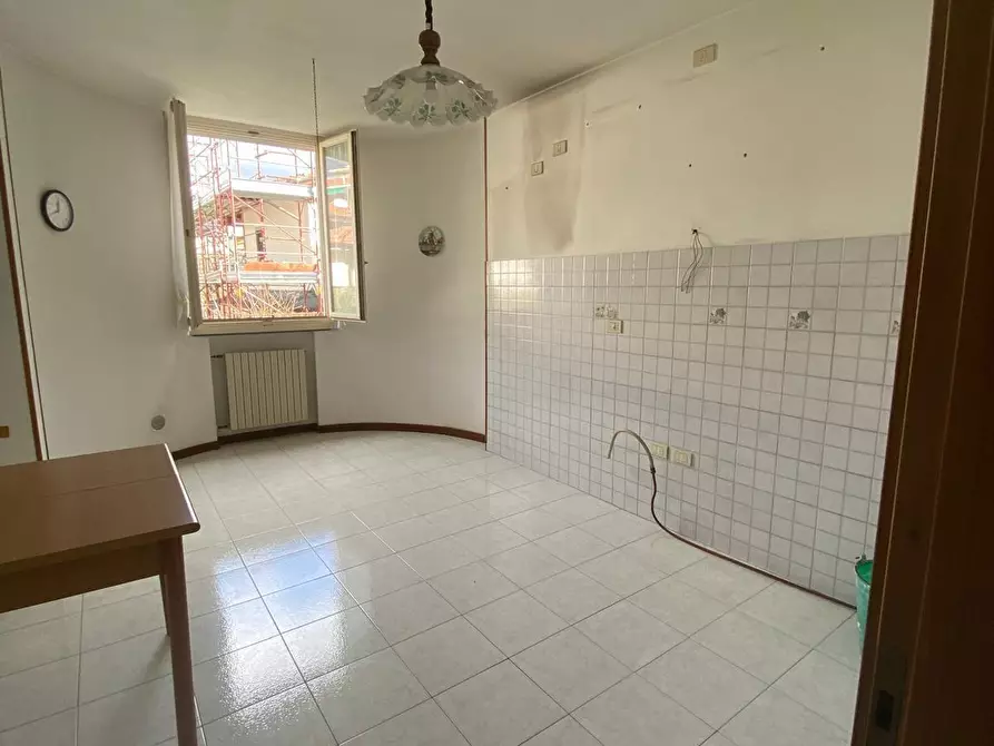 Immagine 2 di Appartamento in vendita  a Massa