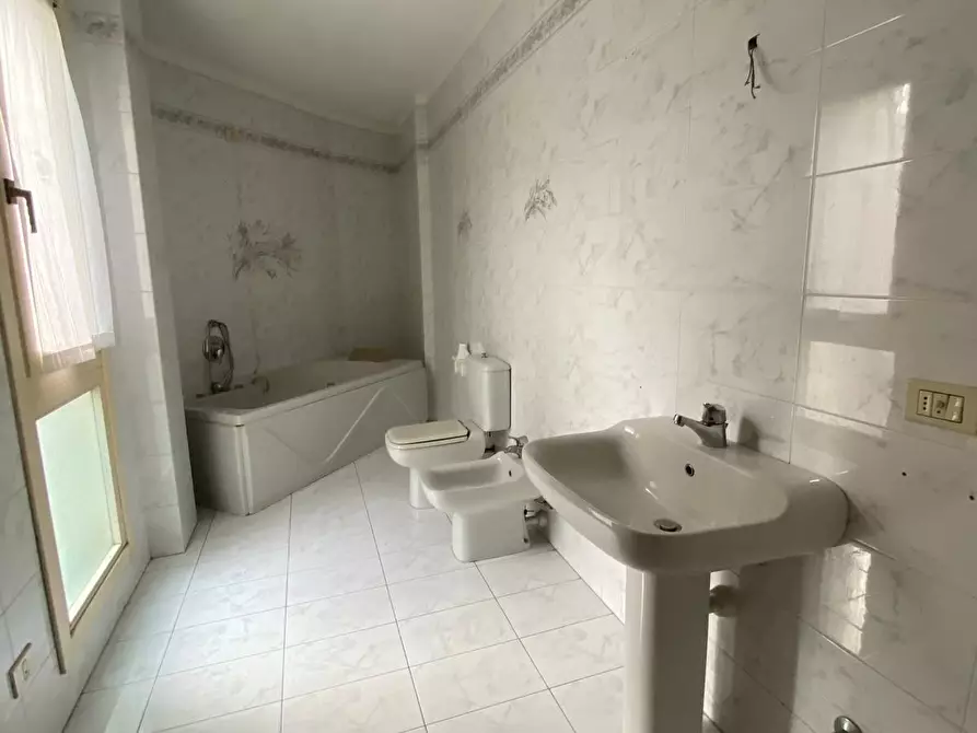 Immagine 13 di Appartamento in vendita  a Massa