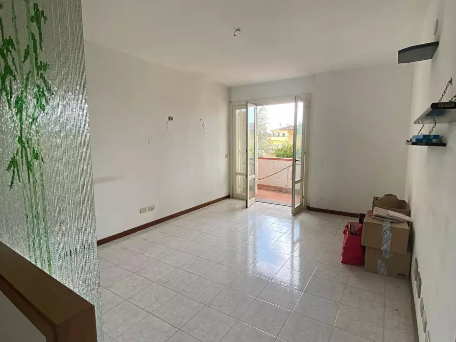 Immagine 10 di Appartamento in vendita  a Massa