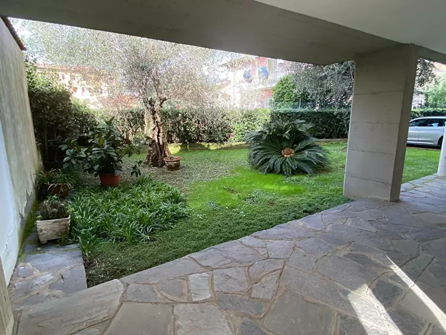 Immagine 5 di Appartamento in vendita  a Massa