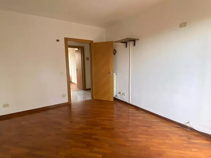 Immagine 18 di Appartamento in vendita  a Massa