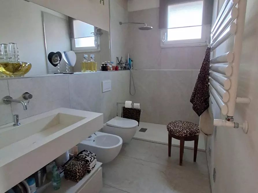 Immagine 13 di Appartamento in vendita  a Livorno