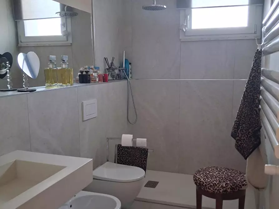 Immagine 11 di Appartamento in vendita  a Livorno