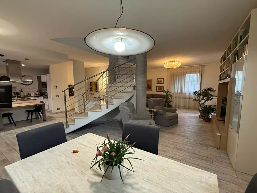 Immagine 4 di Villa in vendita  a Certaldo