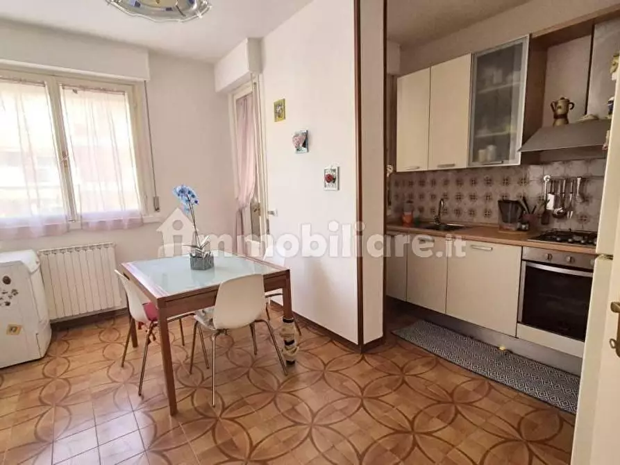 Immagine 2 di Appartamento in vendita  a Viareggio