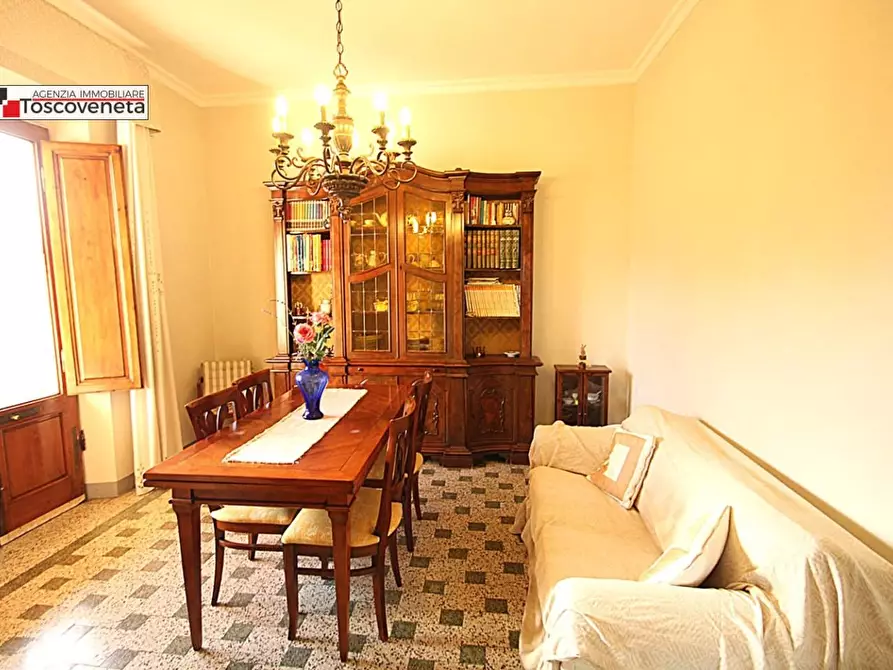 Immagine 2 di Casa semindipendente in vendita  a Lucca