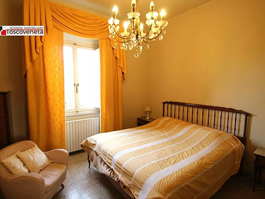 Immagine 11 di Casa semindipendente in vendita  a Lucca