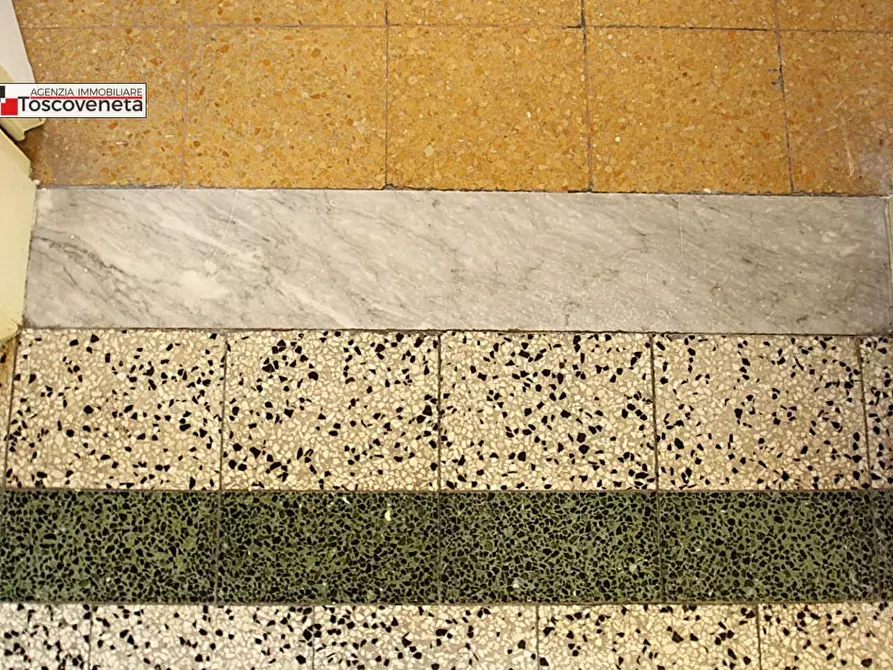 Immagine 17 di Casa semindipendente in vendita  a Lucca