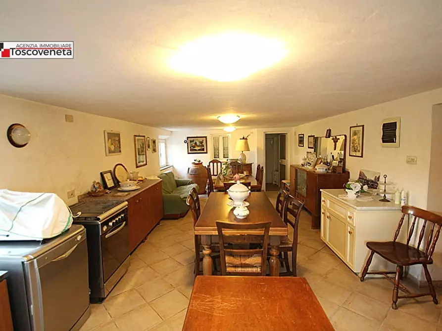 Immagine 22 di Casa semindipendente in vendita  a Lucca
