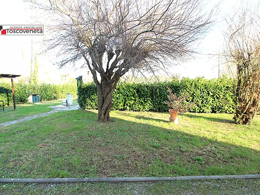 Immagine 26 di Casa semindipendente in vendita  a Lucca