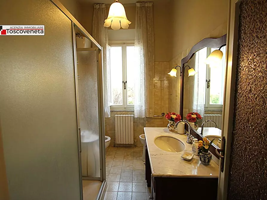 Immagine 12 di Casa semindipendente in vendita  a Lucca