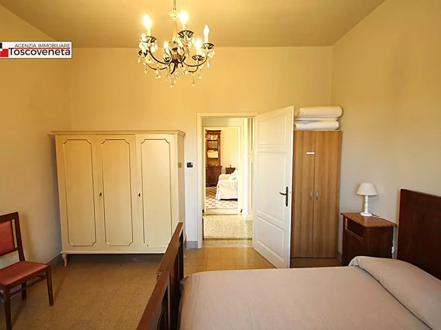 Immagine 15 di Casa semindipendente in vendita  a Lucca