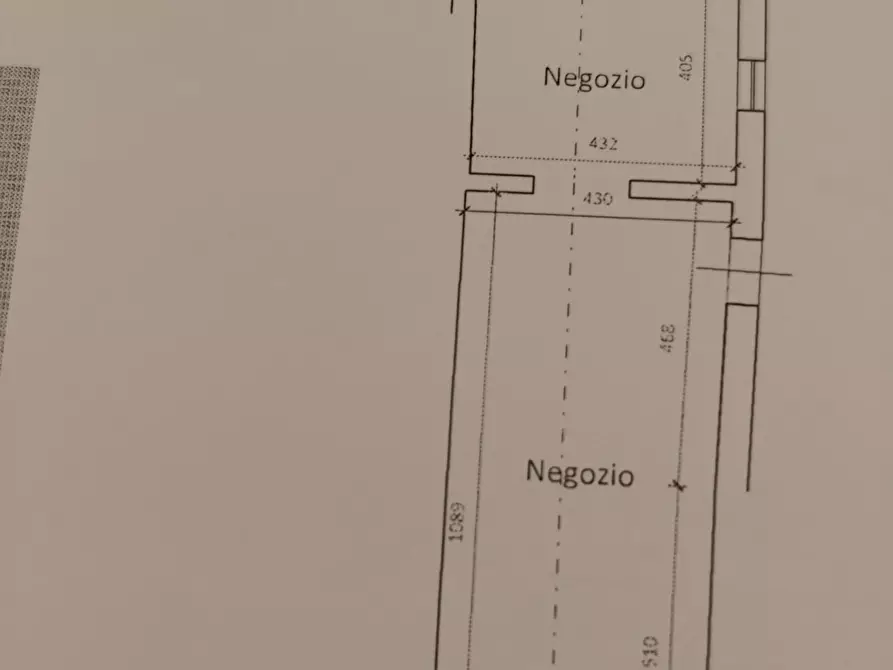 Immagine 1 di Locale commerciale in vendita  a Lucca