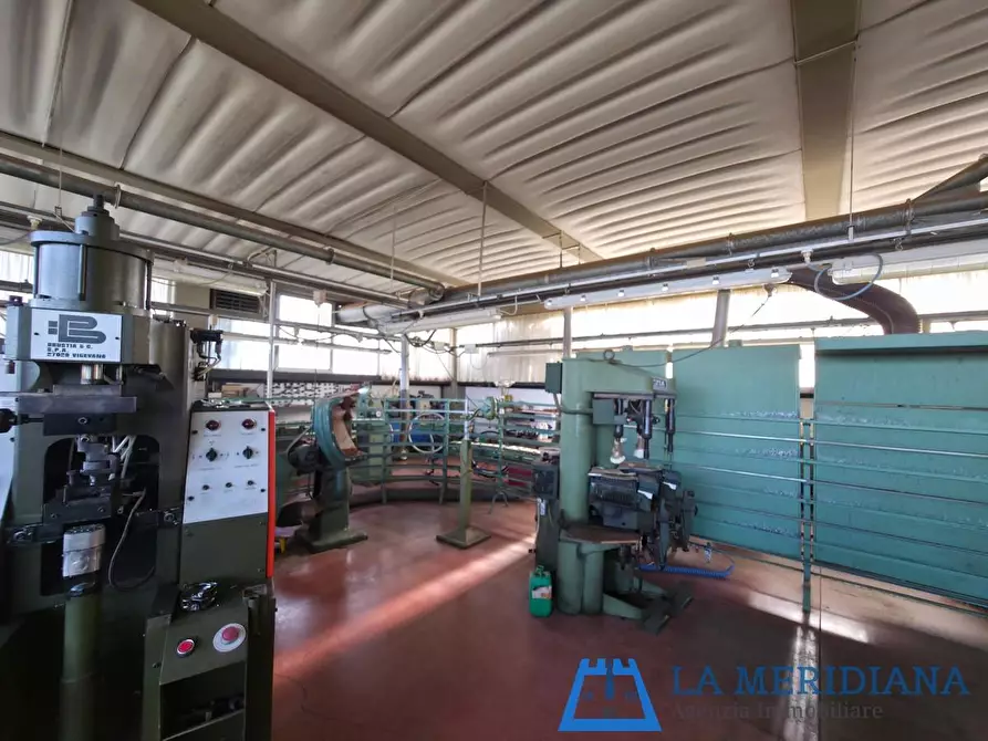 Immagine 2 di Attività artigianale in affitto  a Cerreto Guidi