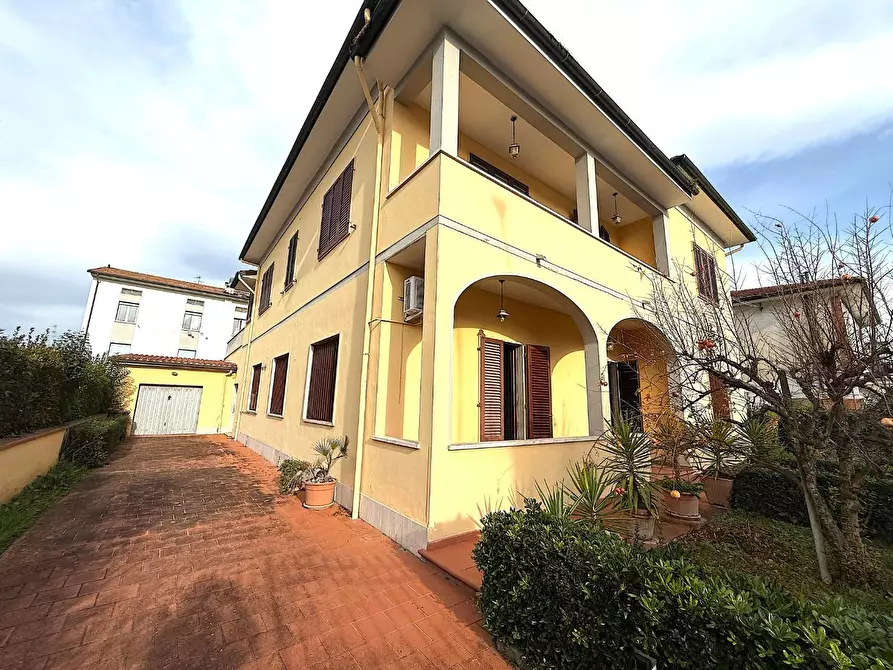 Immagine 6 di Villa in vendita  a Fucecchio