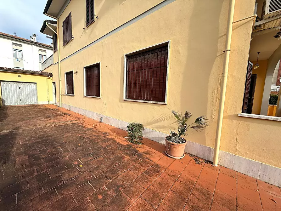 Immagine 5 di Villa in vendita  a Fucecchio