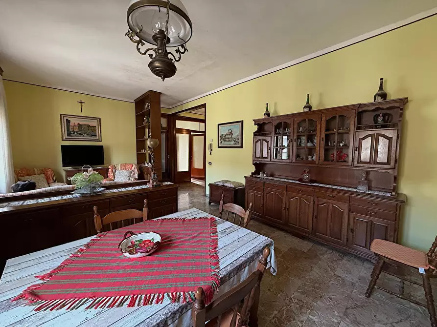 Immagine 2 di Villa in vendita  a Fucecchio