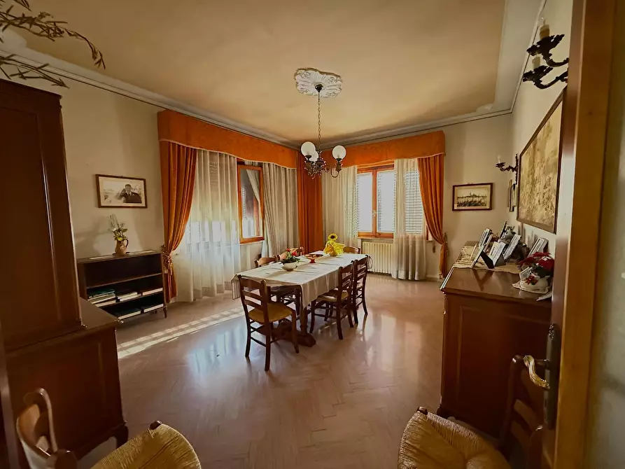 Immagine 1 di Villa in vendita  a Fucecchio