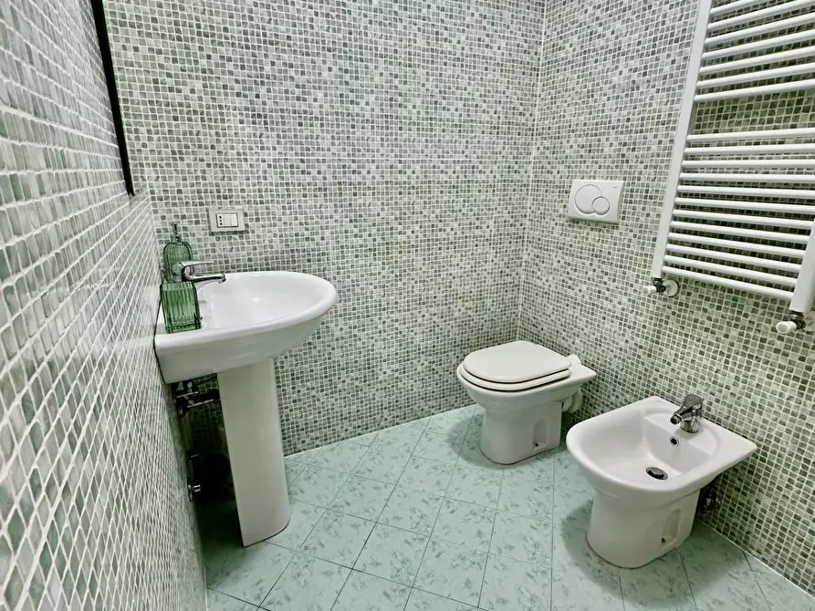 Immagine 12 di Appartamento in vendita  a Carrara