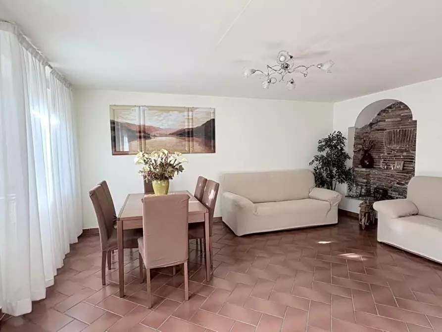 Immagine 1 di Terratetto in vendita  a Lucca