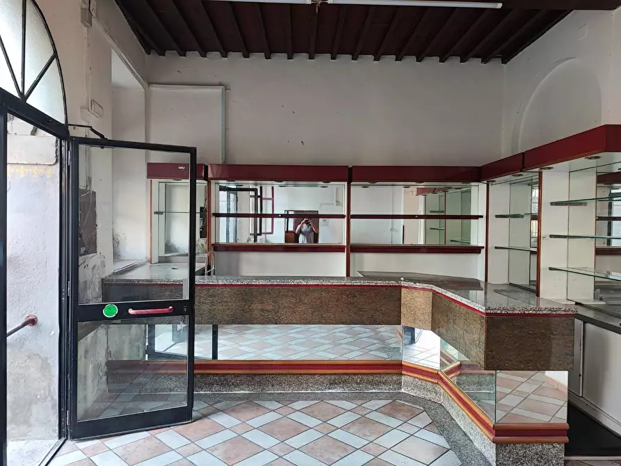 Immagine 6 di Locale commerciale in affitto  a Capannoli