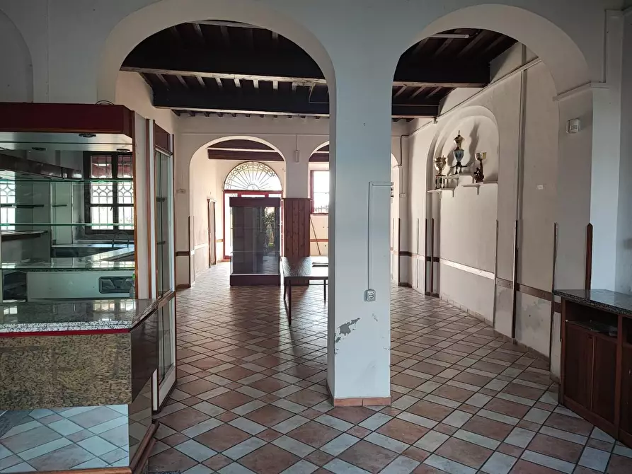 Immagine 16 di Locale commerciale in affitto  a Capannoli