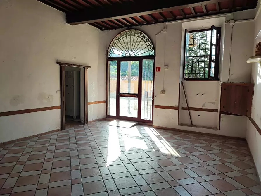 Immagine 4 di Locale commerciale in affitto  a Capannoli