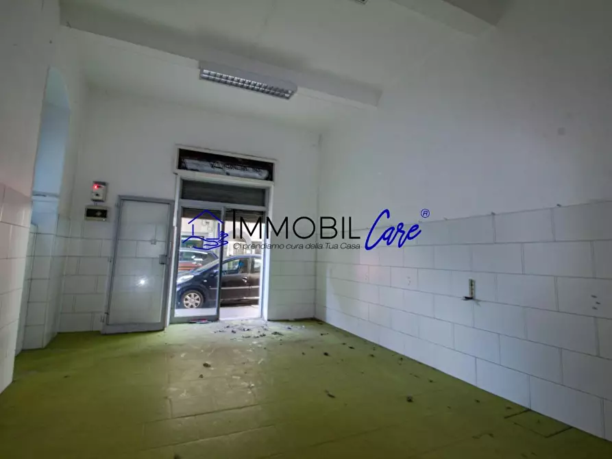 Immagine 3 di Magazzino in vendita  a Livorno